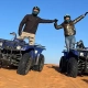 pareja disfrutando de las dunas de Morocco en quad